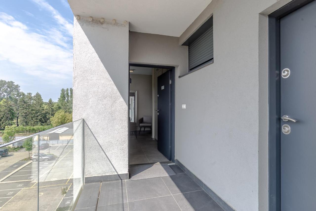 Lake Side Luxury Steps To The Lake Lela - Happy Rentals Балатонлеле Екстериор снимка