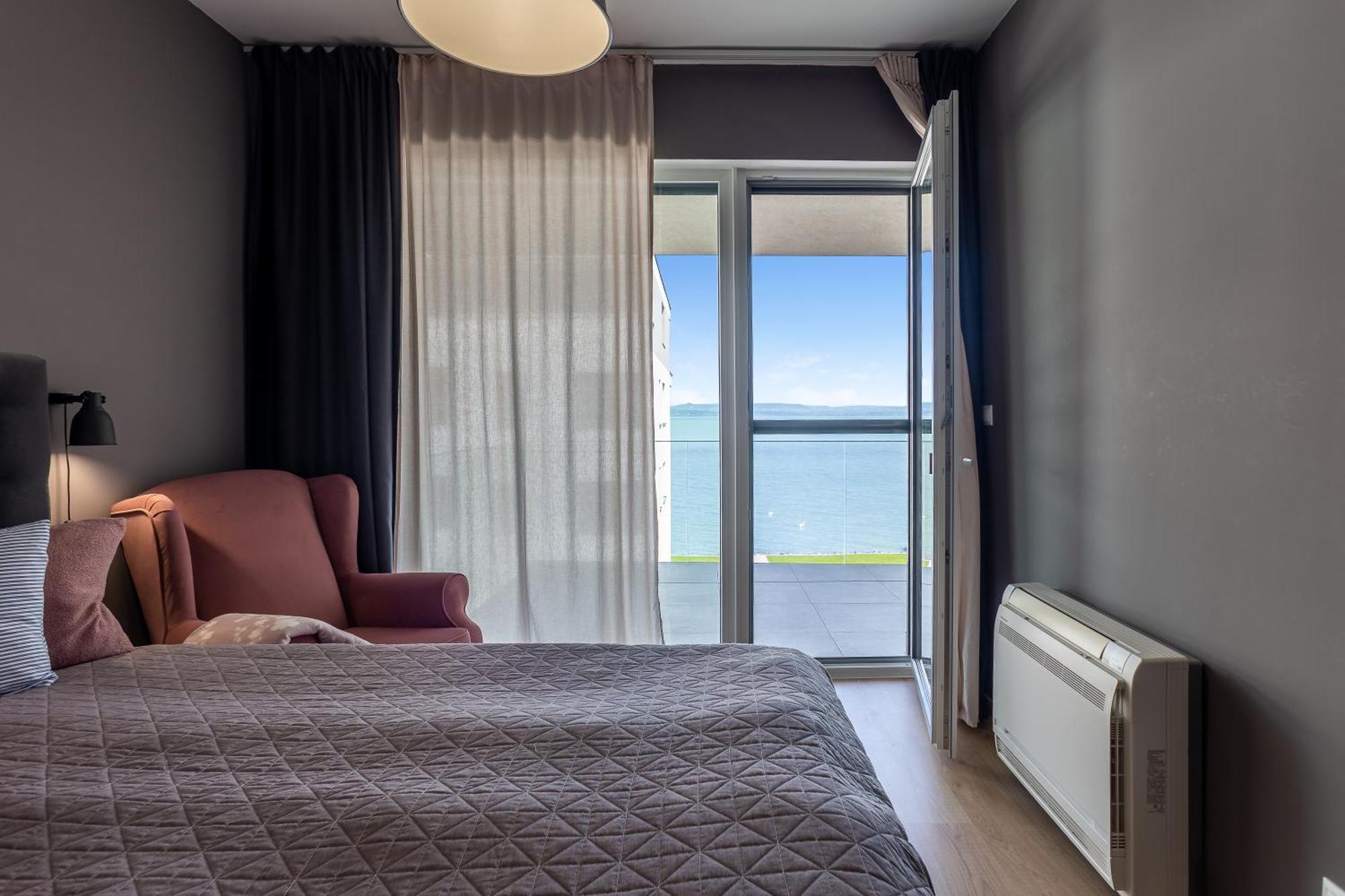 Lake Side Luxury Steps To The Lake Lela - Happy Rentals Балатонлеле Екстериор снимка