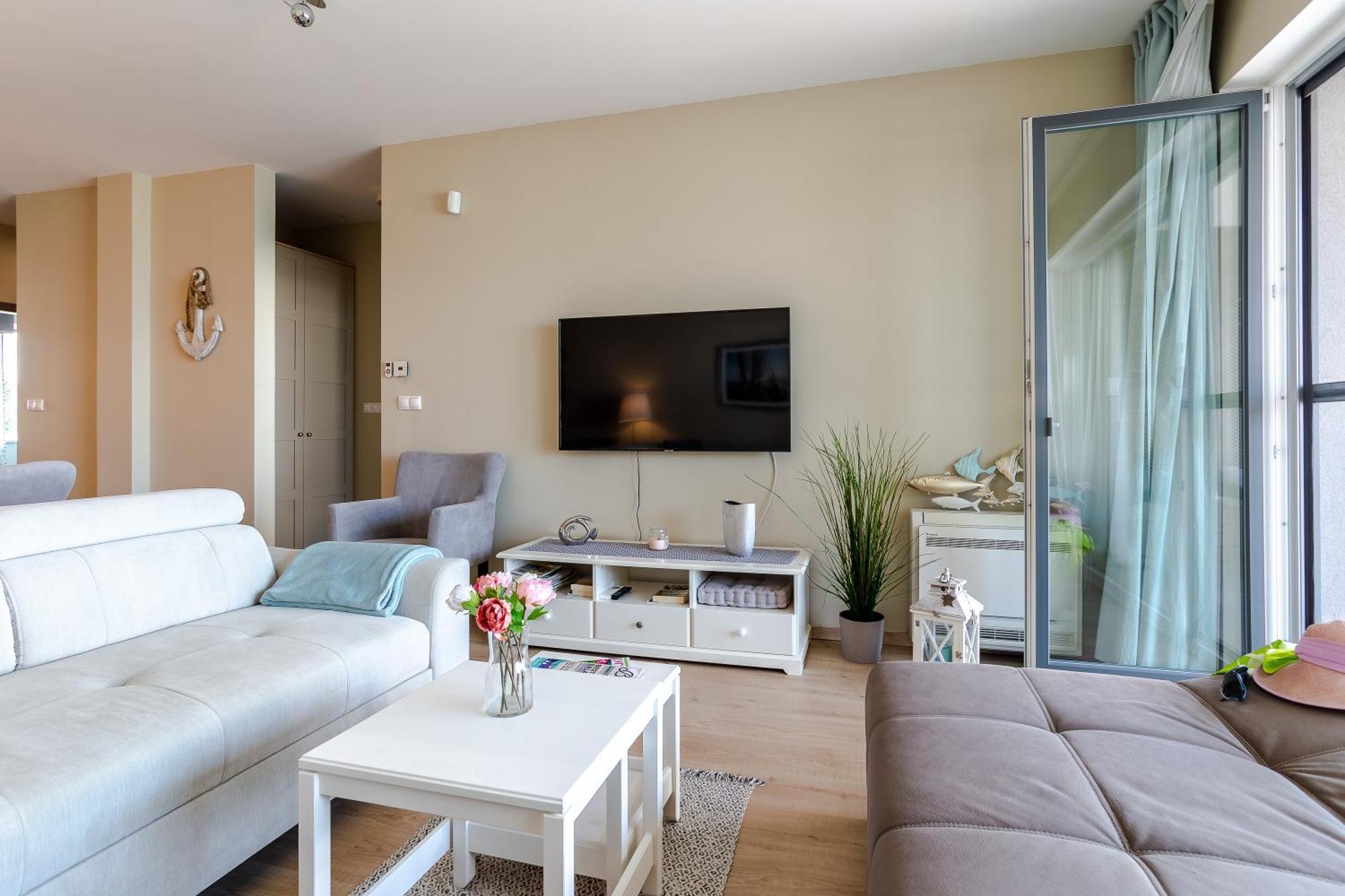 Lake Side Luxury Steps To The Lake Lela - Happy Rentals Балатонлеле Екстериор снимка