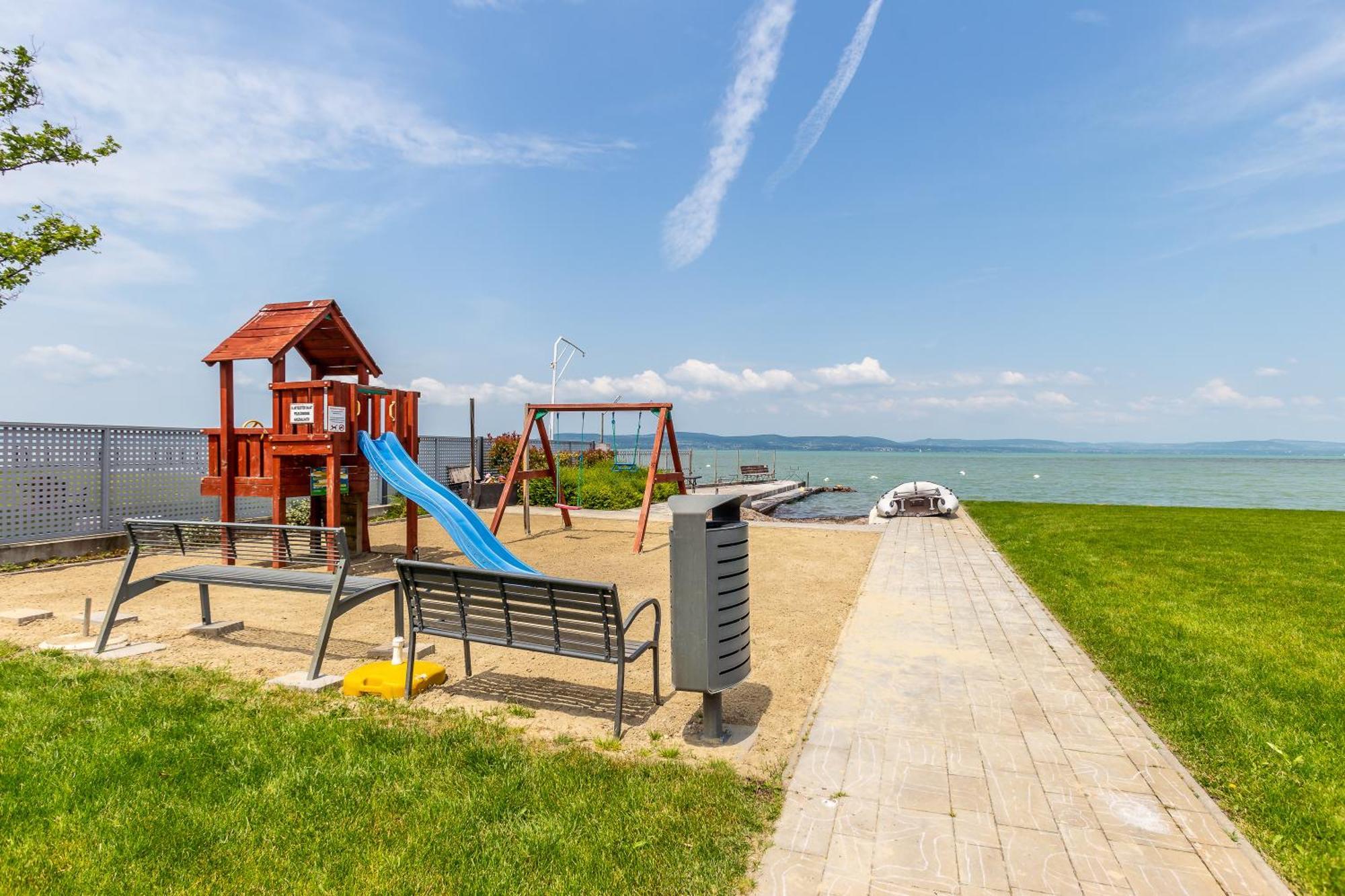 Lake Side Luxury Steps To The Lake Lela - Happy Rentals Балатонлеле Екстериор снимка